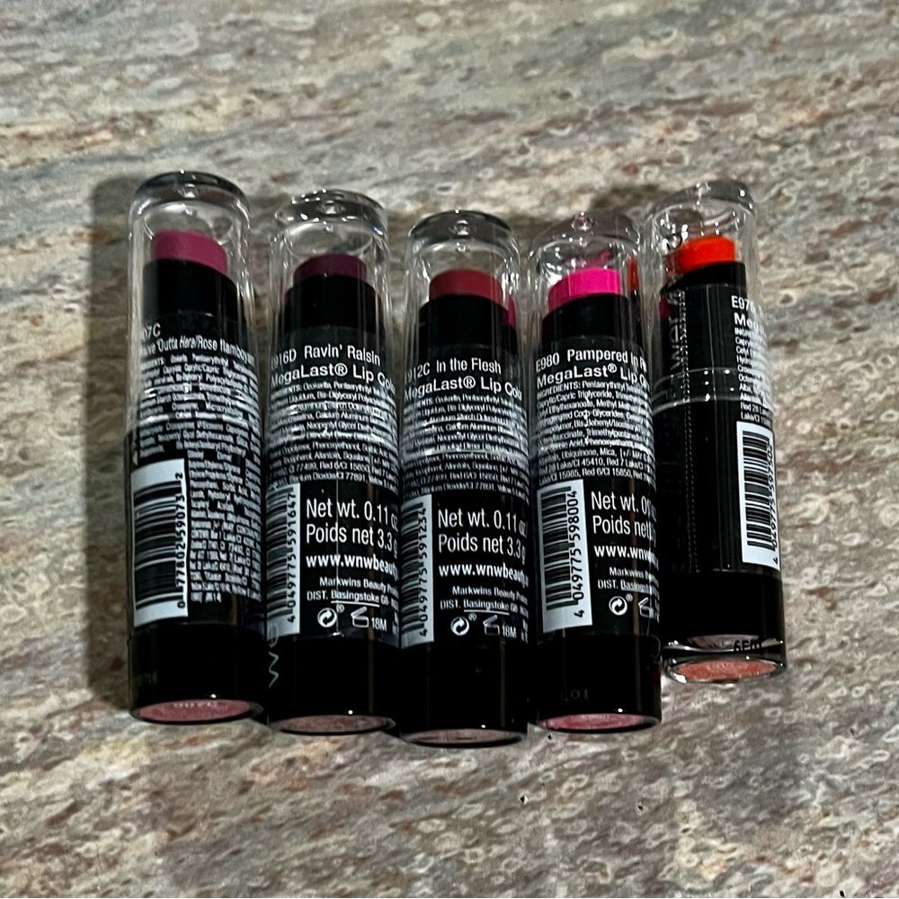 Wet n Wild Red and Pink Lipstick Collection Matte Finish - Picture 2 of 8